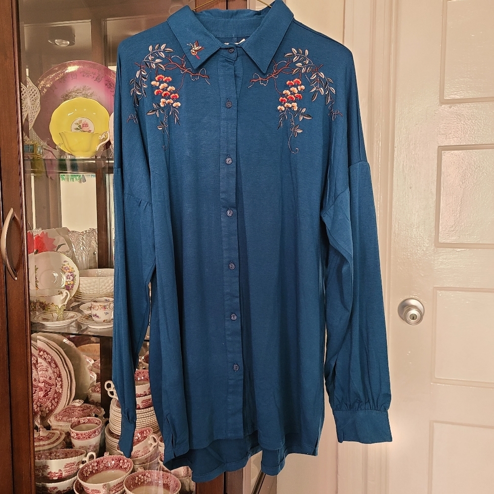Boutique Long Sleeve Long Blue Button Down Shirt with Embroidered Flowers 1X NWT